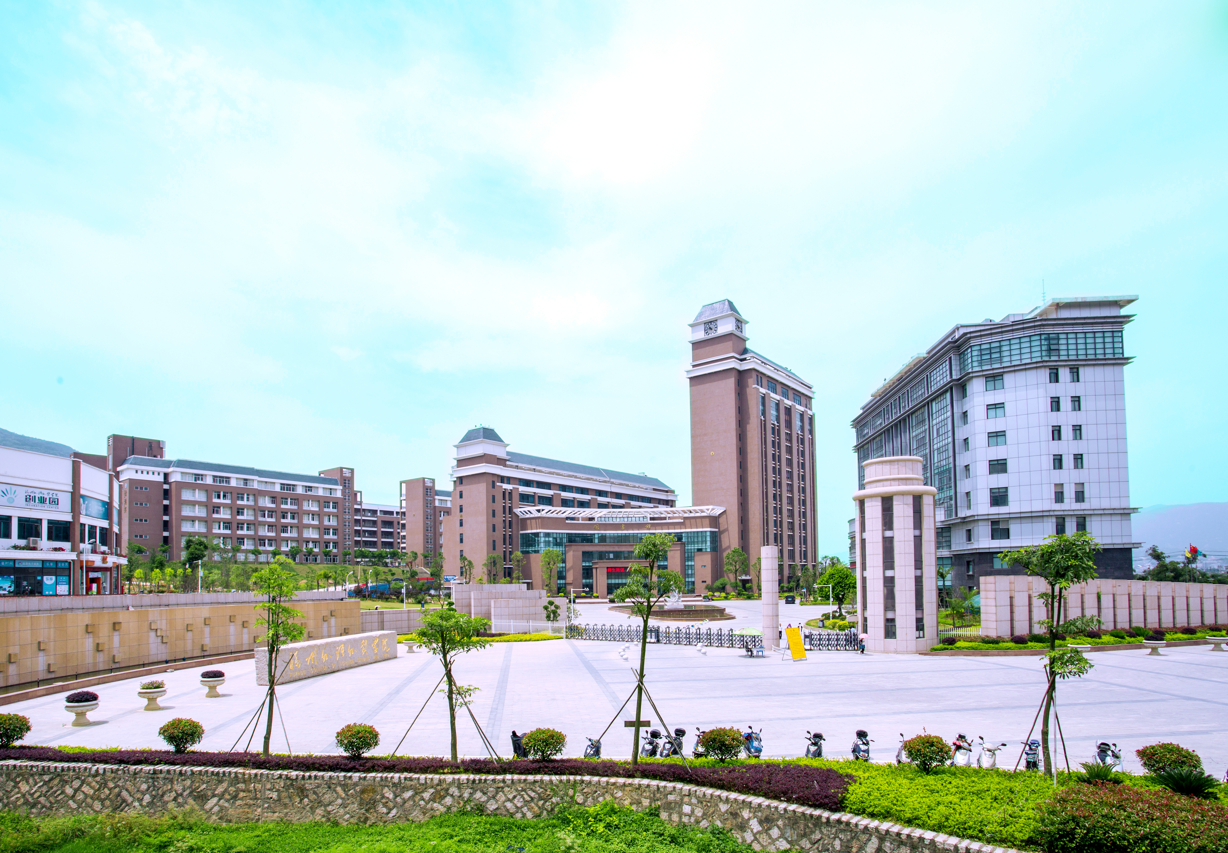 学校正门-福州外语外贸学院