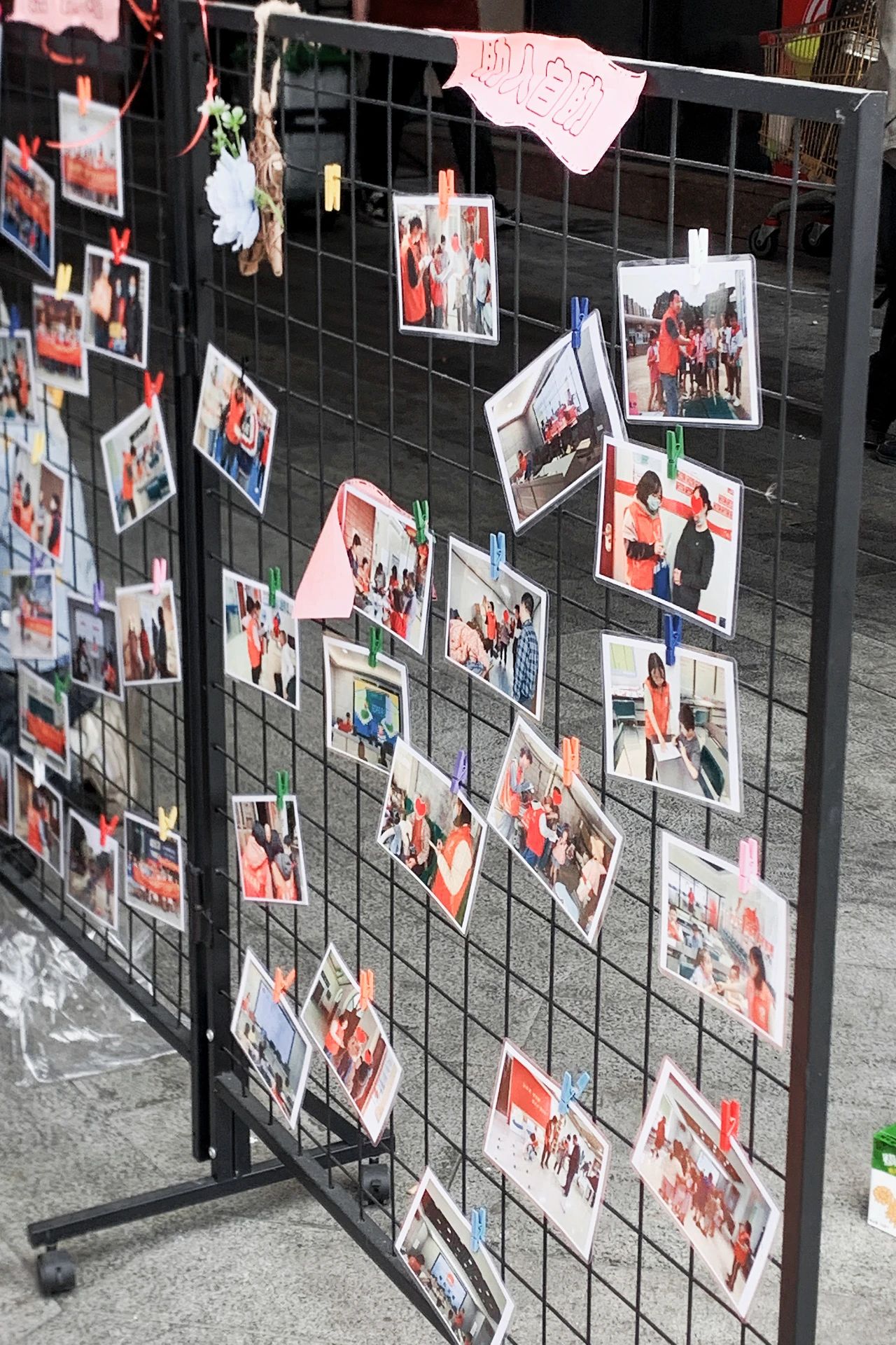 贫困小伙伴弘扬青春正能量我院青年志愿者前往永荣广场开展志愿活动